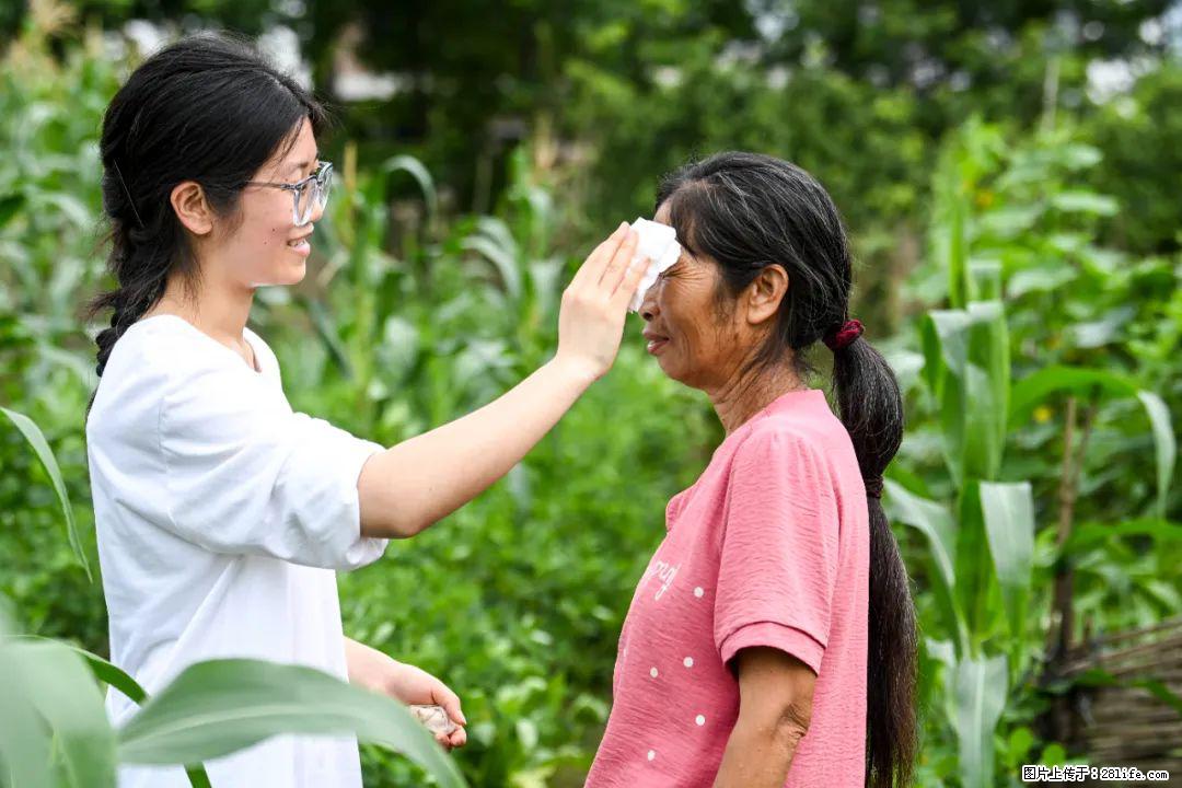 全网追的“扁担女孩”，找了一份暑假工，时薪12元 - 防城港生活资讯 - 防城港28生活网 fcg.28life.com