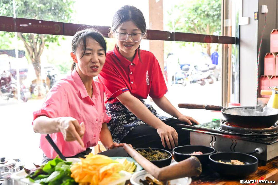 全网追的“扁担女孩”，找了一份暑假工，时薪12元 - 防城港生活资讯 - 防城港28生活网 fcg.28life.com
